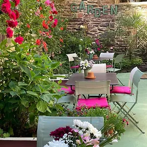 Отель Garden Centre Gare, Ренн