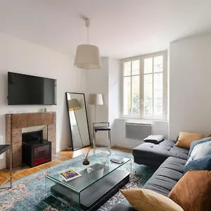 L'ecrivain By Cocoonr Rennes