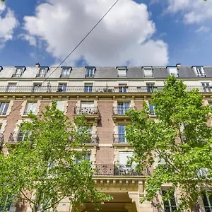 hostnfly-apartments-nice-spacious-apt-in-a-dynamic.fr-paris.fr/